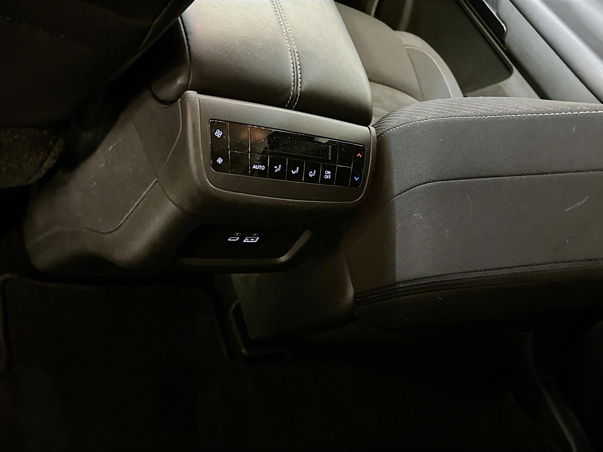 Used 2024 Nissan Pathfinder SV image 27