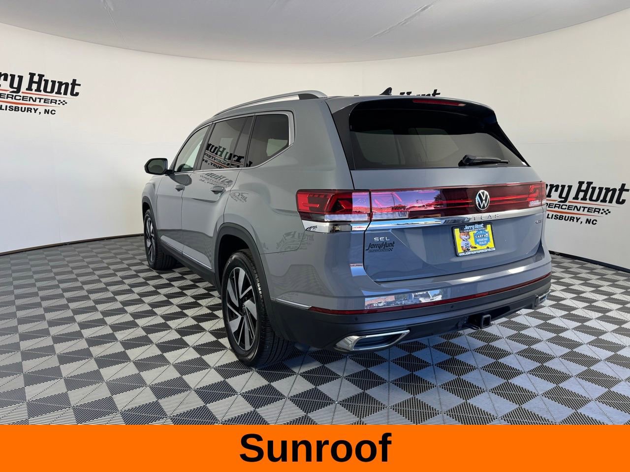 Used 2025 Volkswagen Atlas SEL image 8