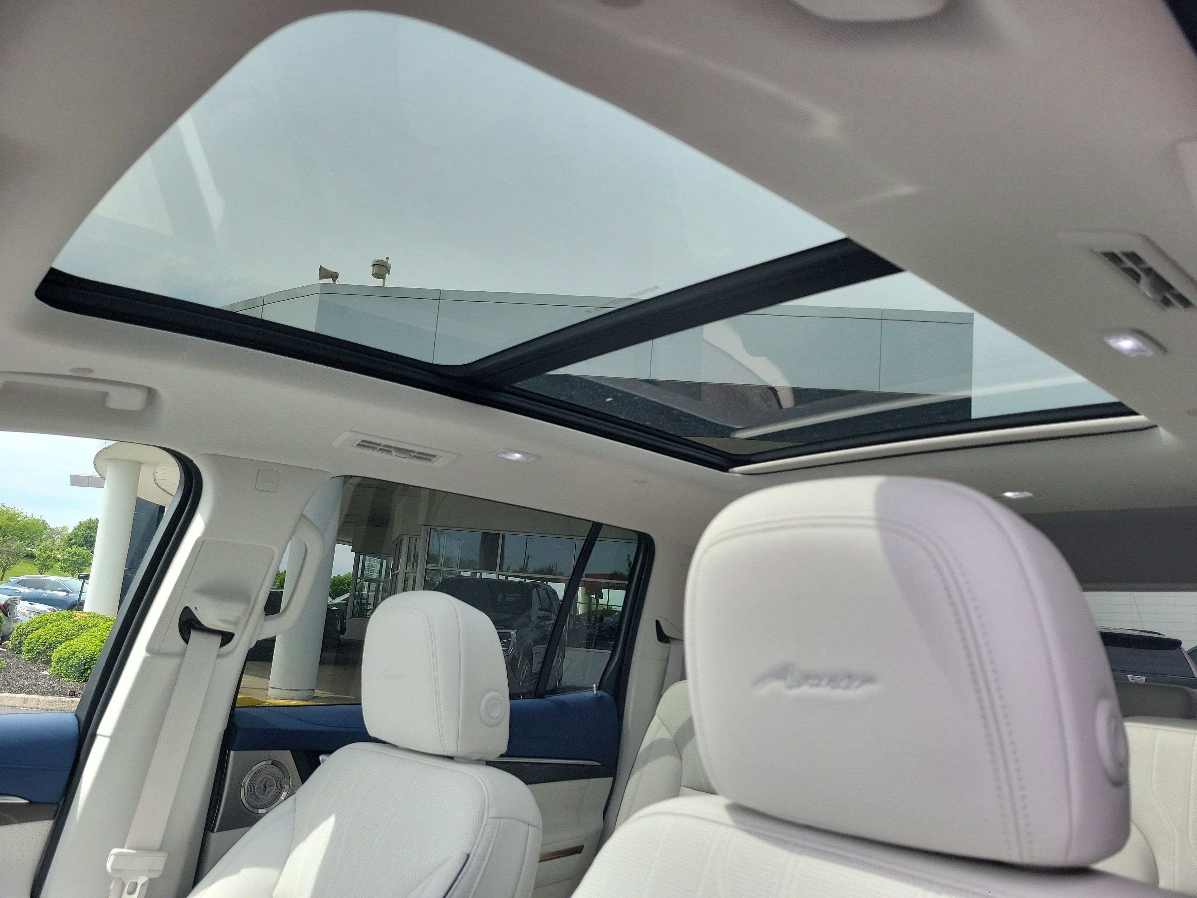 Used 2025 Buick Enclave Avenir FWD image 18
