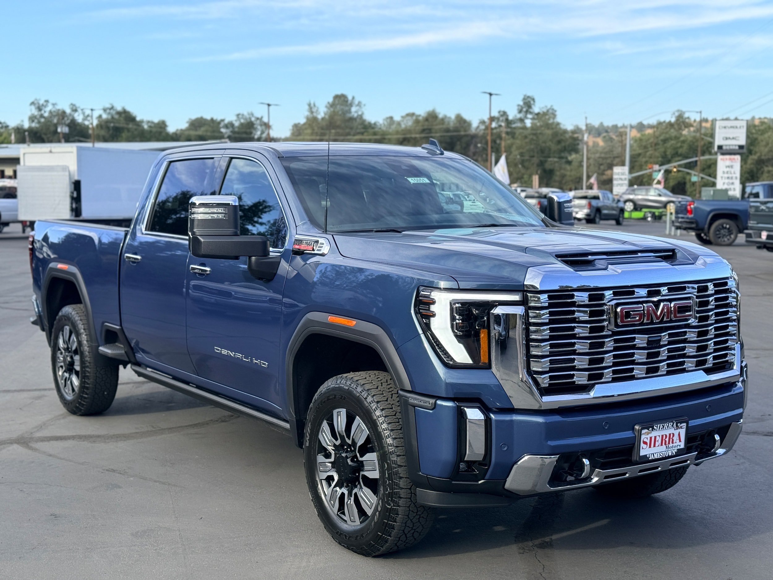 New 2026 GMC Sierra 2500 Denali w/ Denali Reserve Package AWD/4WD image 3