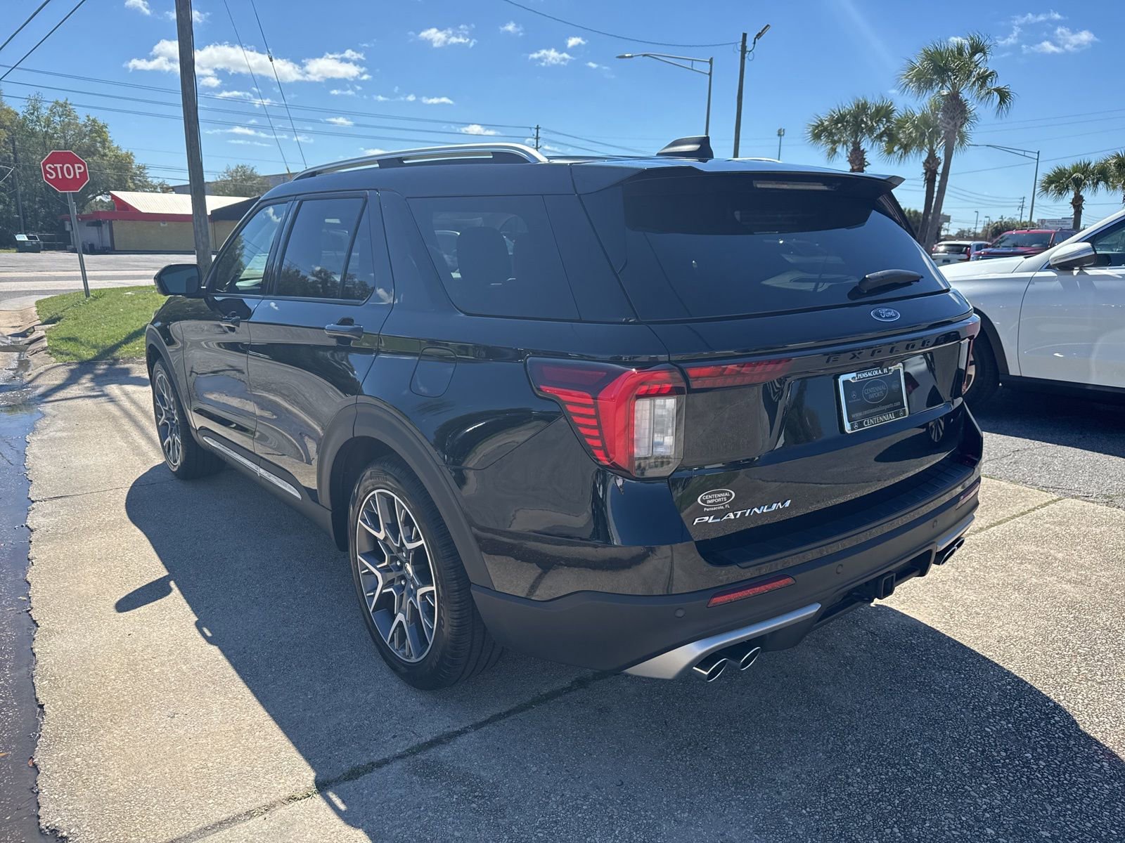 Used 2025 Ford Explorer Platinum w/ Ultimate Package image 3