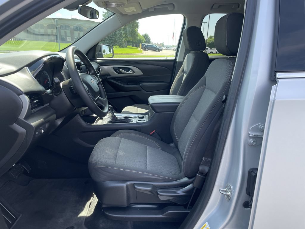 Used 2021 Chevrolet Traverse LS AWD/4WD image 16
