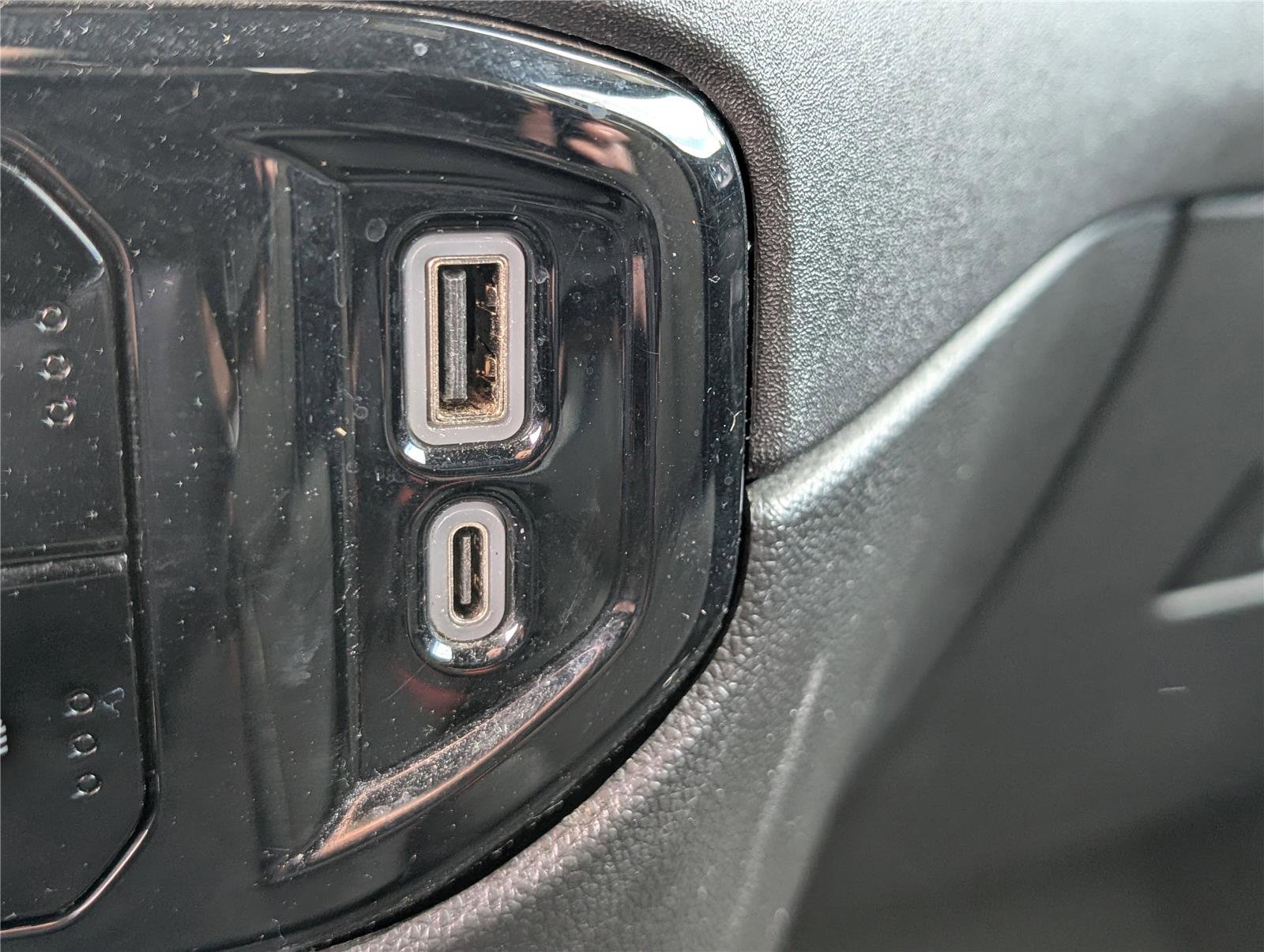 Used 2024 Chevrolet Silverado 3500 LT w/ Convenience Package image 24