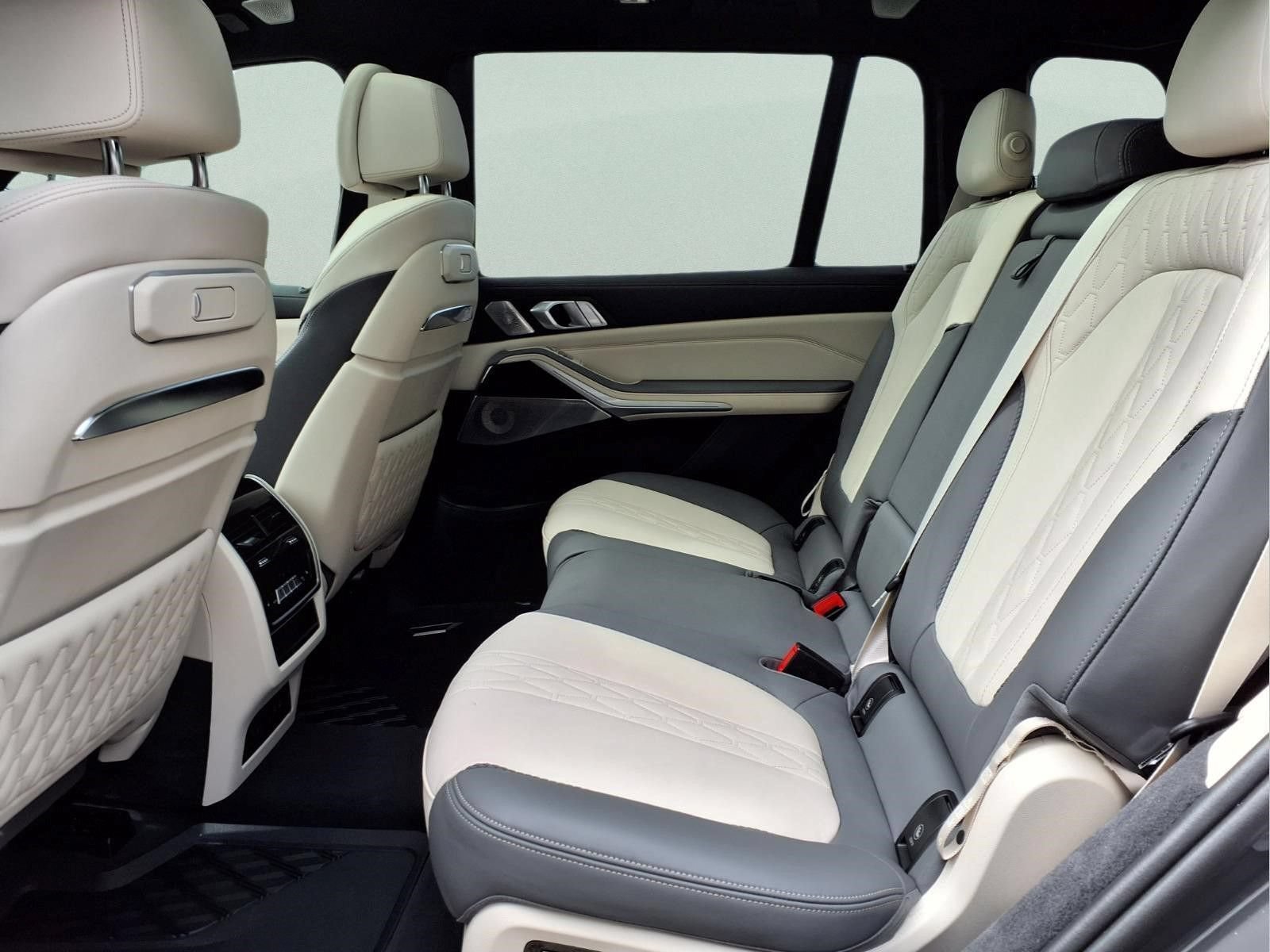 Used 2024 BMW X7 M60i w/ Executive Package AWD/4WD image 11