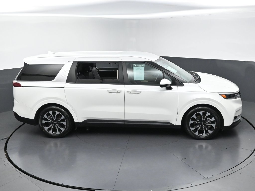 Used 2024 Kia Carnival EX FWD image 44