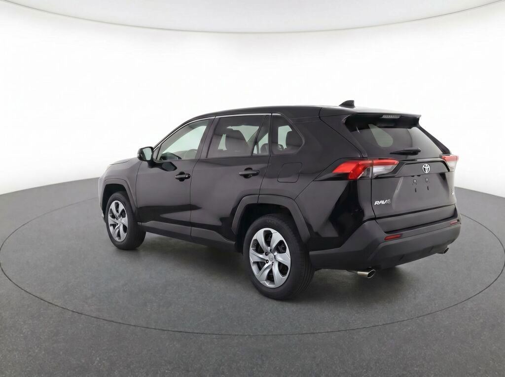 Used 2025 Toyota RAV4 LE AWD/4WD image 4