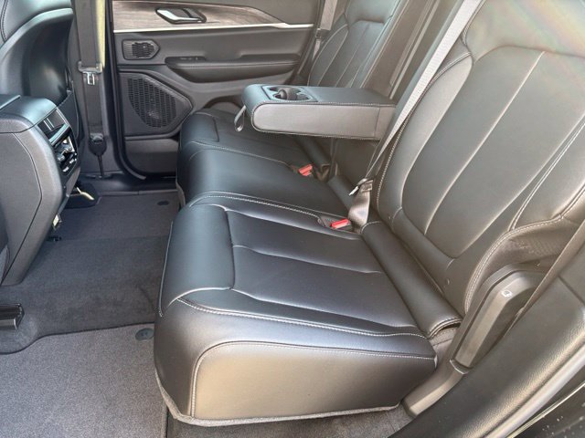 New 2026 Jeep Grand Cherokee Limited AWD/4WD image 12