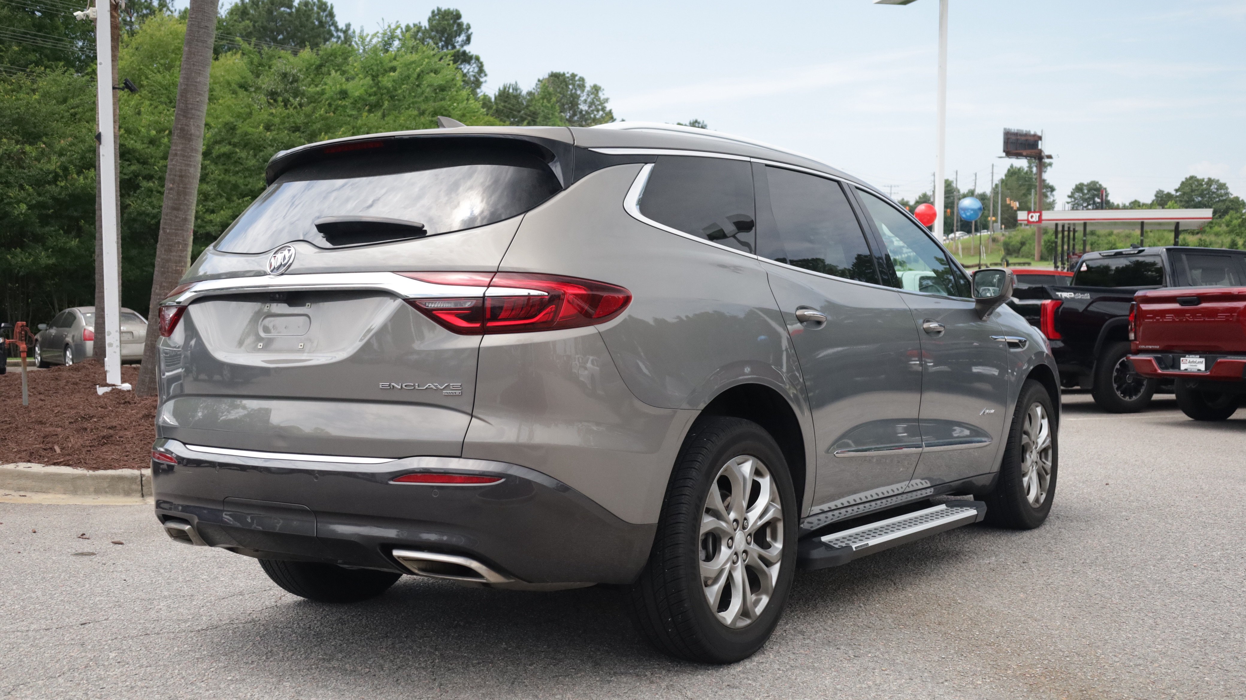 Used 2019 Buick Enclave Avenir w/ Avenir Technology Package AWD/4WD image 5