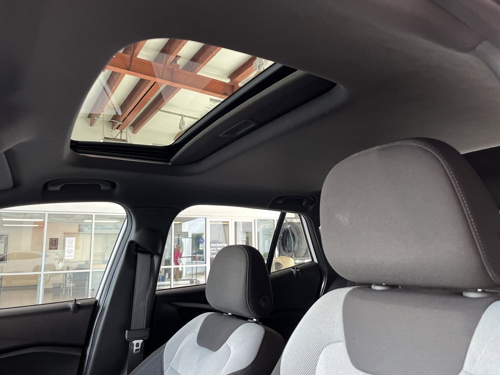 Used 2024 Chevrolet Trax RS w/ Sunroof Package FWD image 22