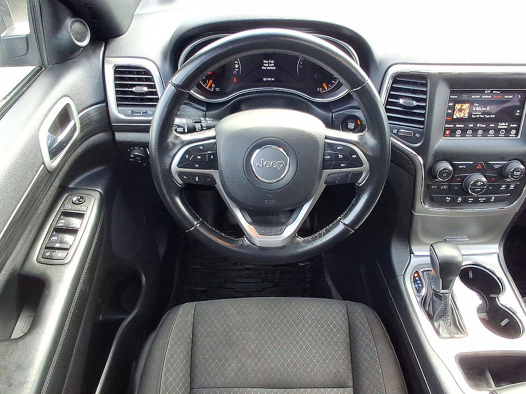 Used 2021 Jeep Grand Cherokee Laredo AWD/4WD image 27