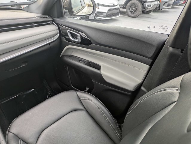 Certified 2025 Jeep Compass Limited AWD/4WD image 17