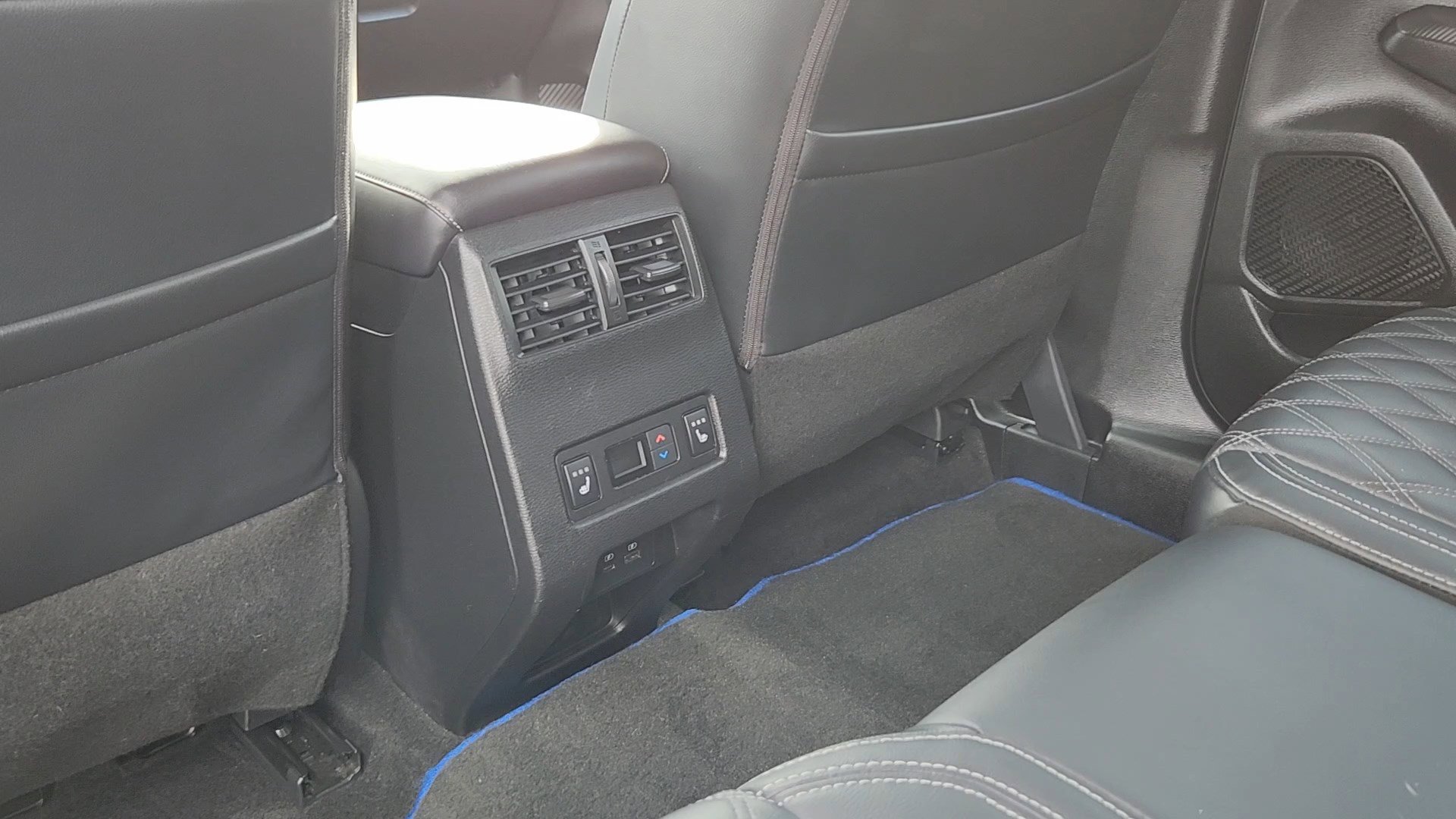 Used 2024 Mitsubishi Outlander SEL image 17