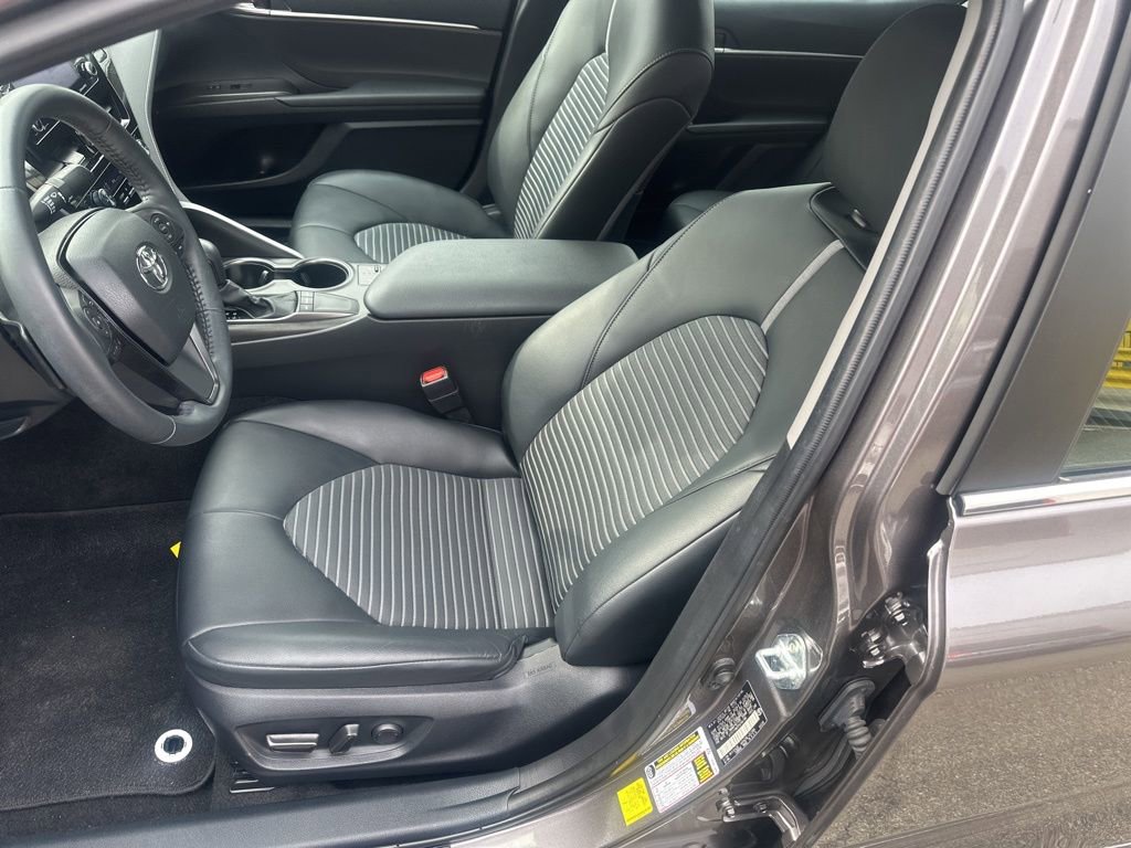 Used 2023 Toyota Camry SE w/ Cold Weather Package image 11