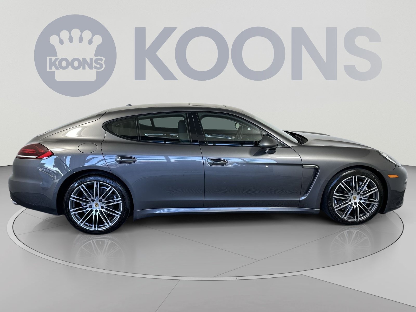 Used 2016 Porsche Panamera RWD image 8