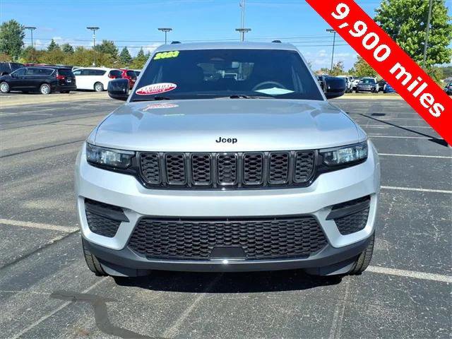 Certified 2023 Jeep Grand Cherokee Altitude image 2