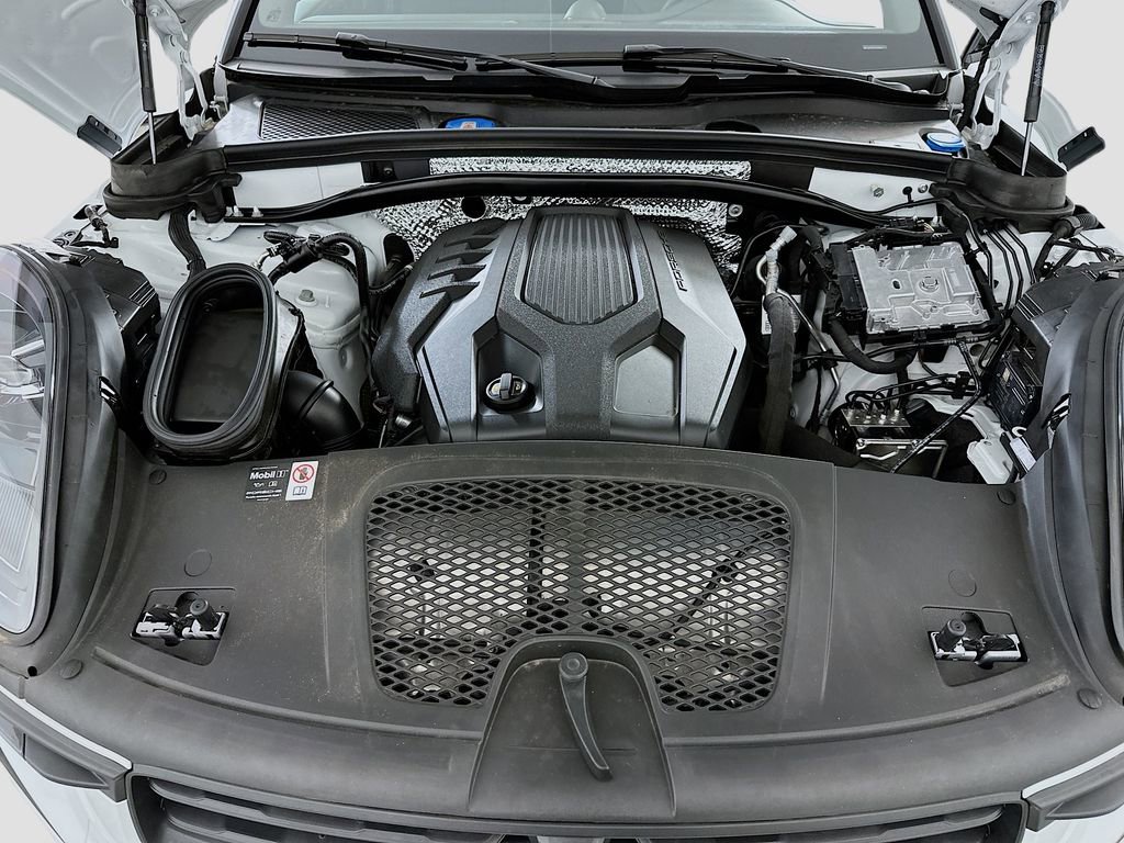 New 2025 Porsche Macan AWD/4WD image 32
