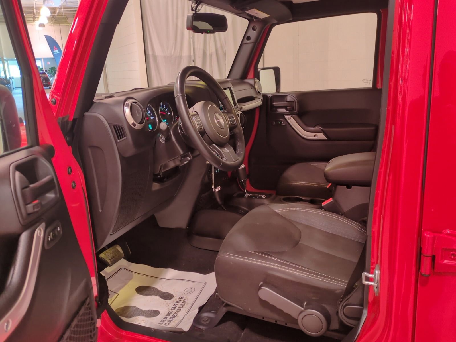 Used 2017 Jeep Wrangler Unlimited Sahara w/ Connectivity Group AWD/4WD image 16
