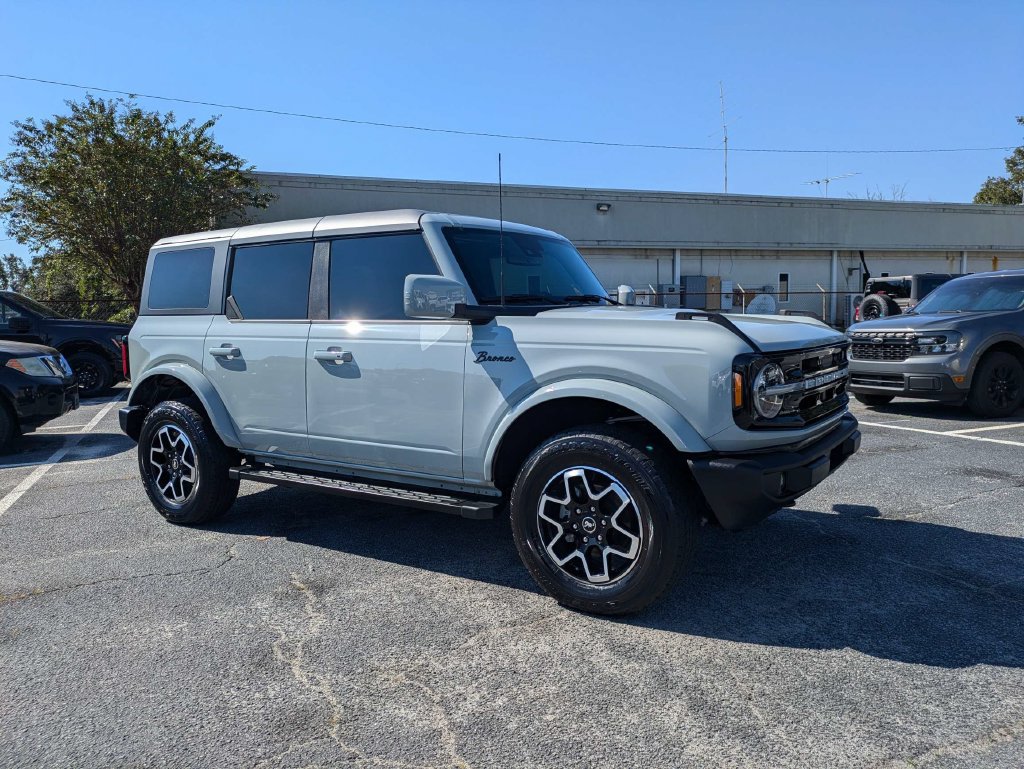 Used 2024 Ford Bronco Outer Banks AWD/4WD image 2