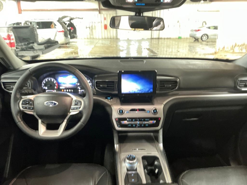 Used 2022 Ford Explorer XLT w/ Equipment Group 202A image 13