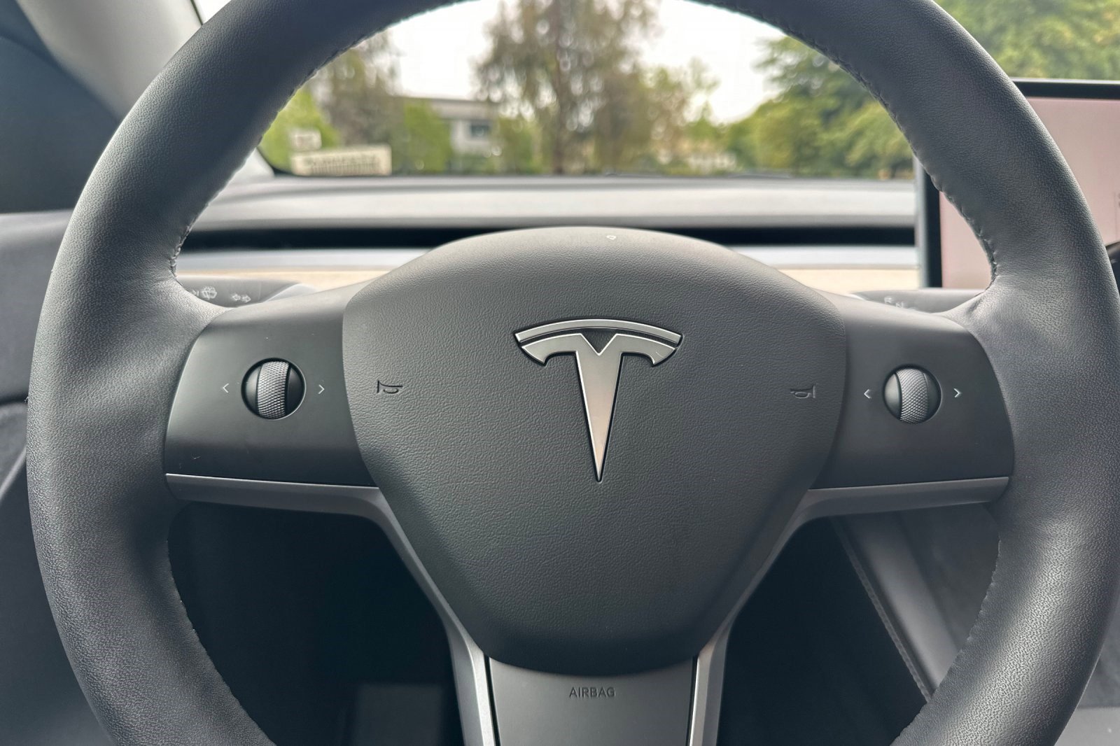 Used 2022 Tesla Model Y Long Range AWD/4WD image 29