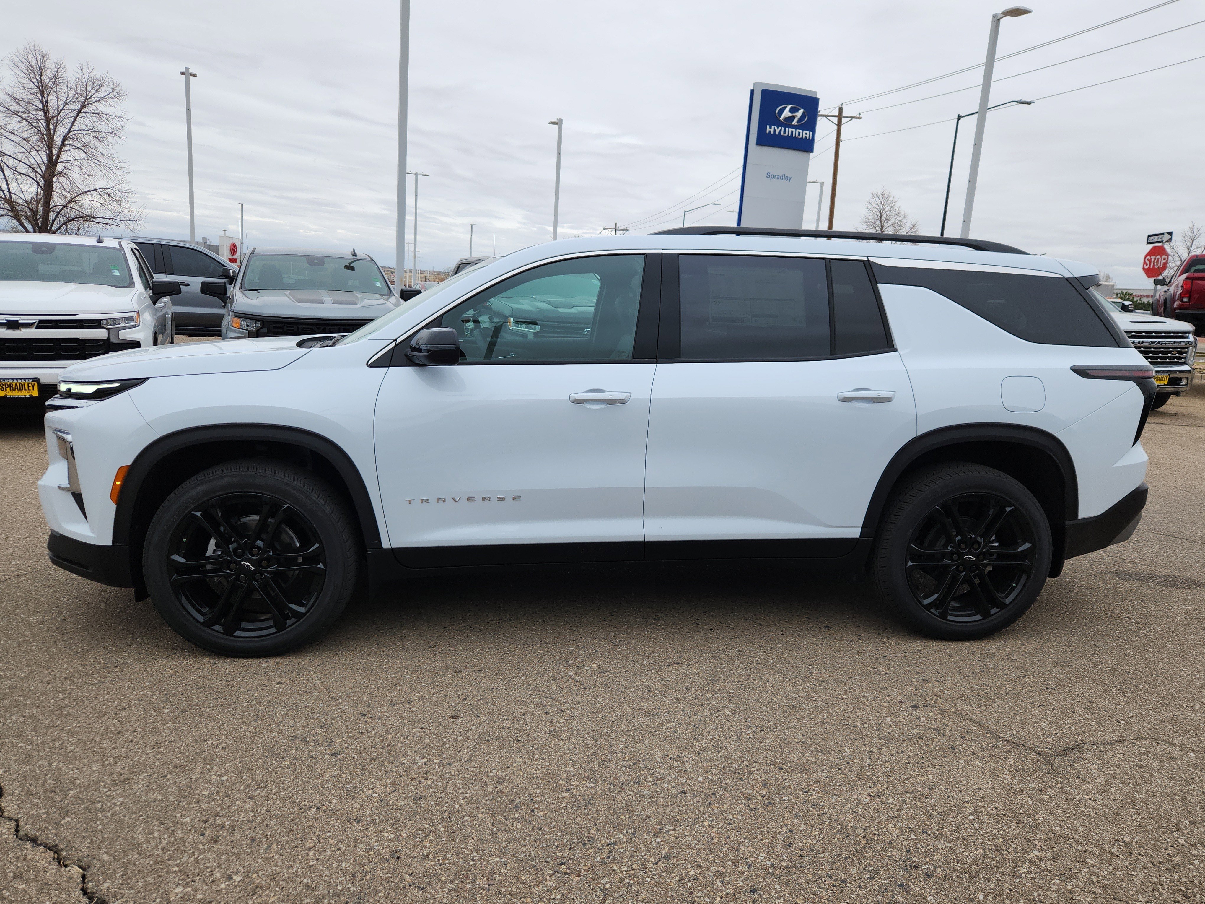 New 2026 Chevrolet Traverse LT FWD image 2