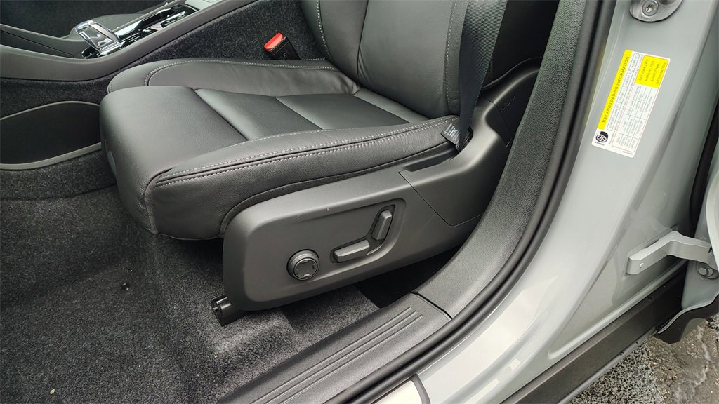 New 2026 Volvo XC40 B5 Plus w/ Climate Package image 10