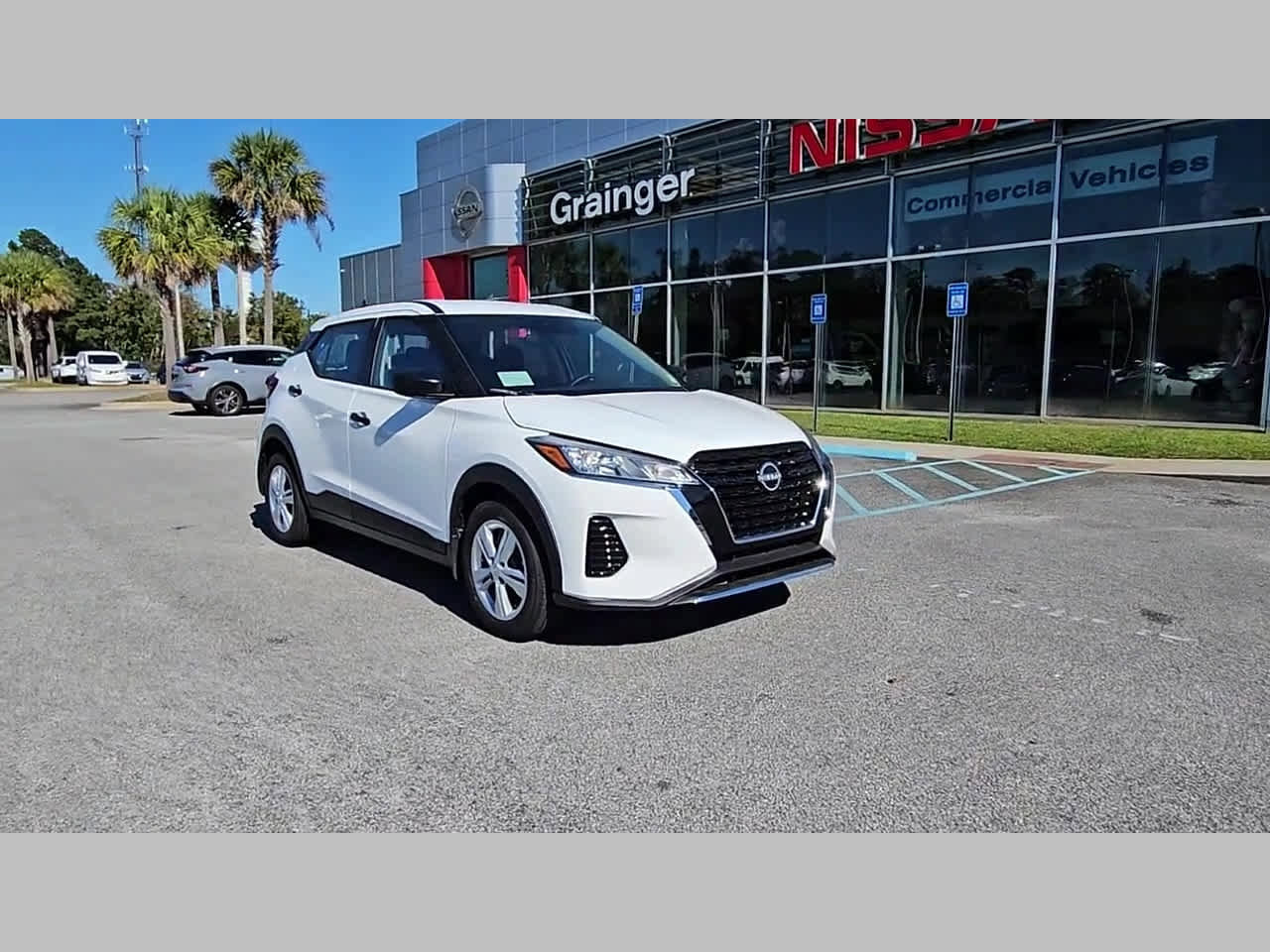 New 2025 Nissan Kicks Play S image 18