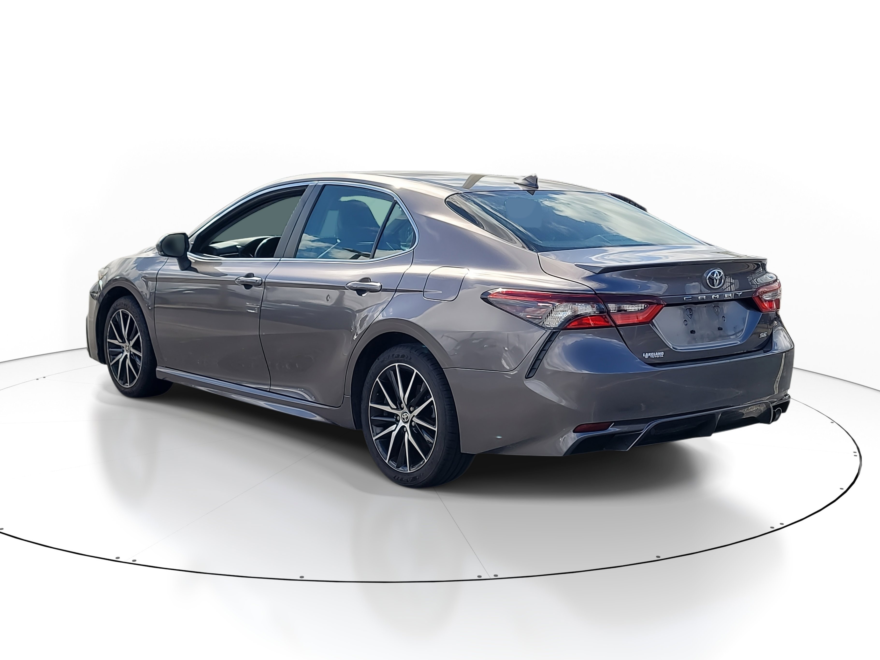 Used 2024 Toyota Camry SE image 5