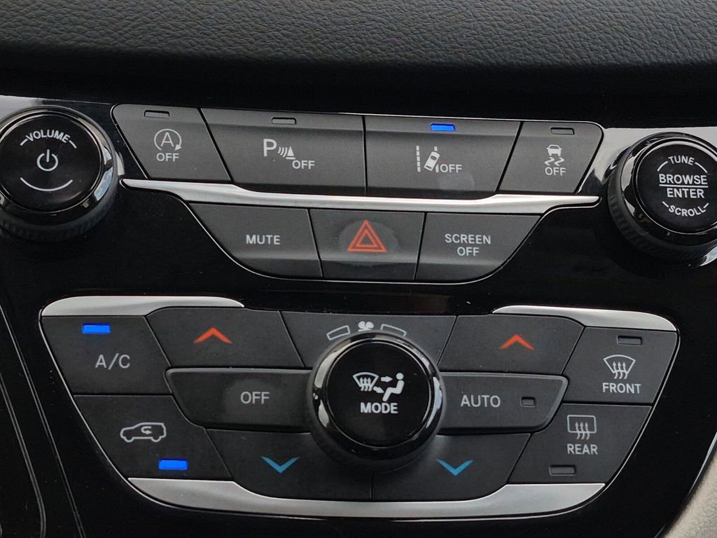 Used 2023 Chrysler Pacifica Touring-L FWD image 27
