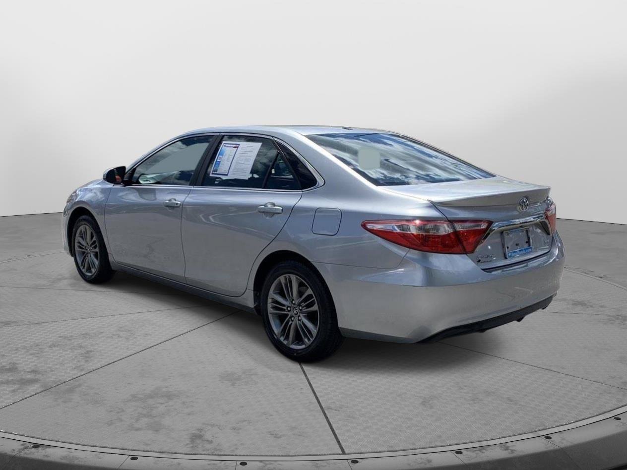 Used 2017 Toyota Camry SE w/ Moonroof Package FWD image 5