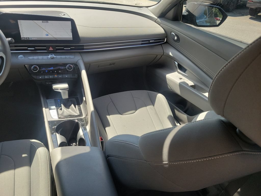 Used 2024 Hyundai Elantra SEL w/ Convenience Package FWD image 12