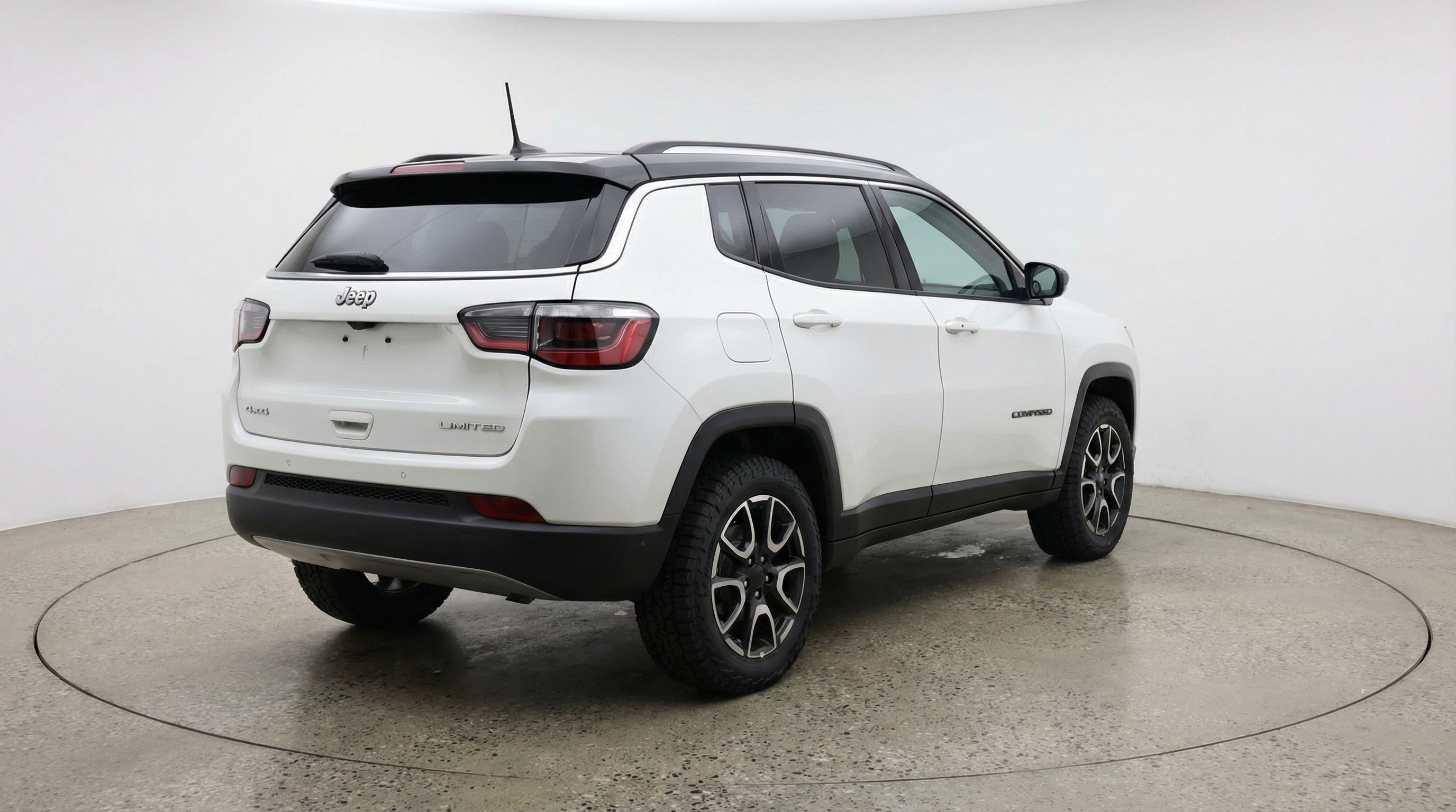 Used 2025 Jeep Compass Trailhawk image 9