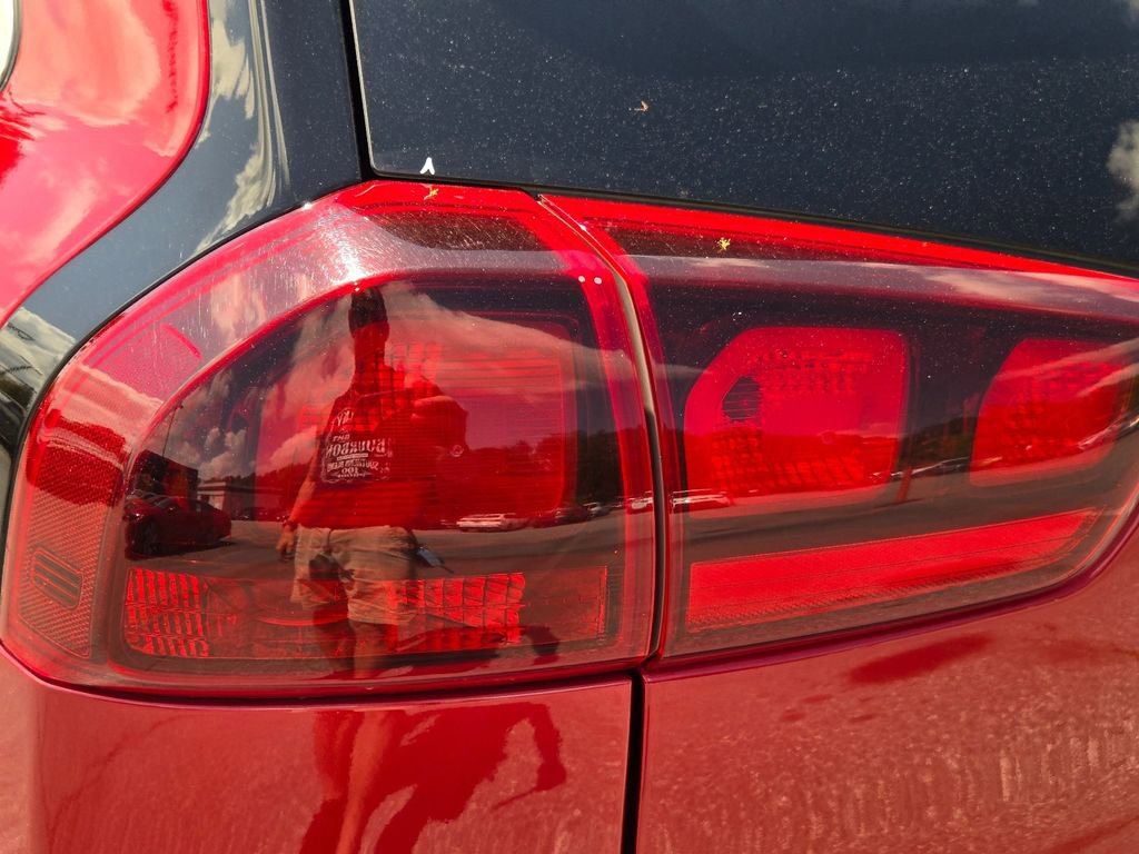 Certified 2022 Kia Niro LXS image 11