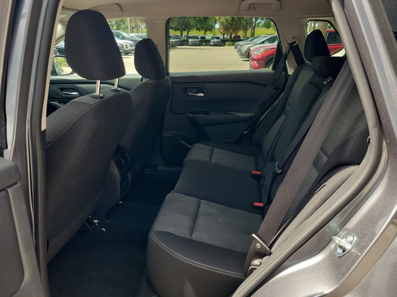 Used 2025 Nissan Rogue SV FWD image 10