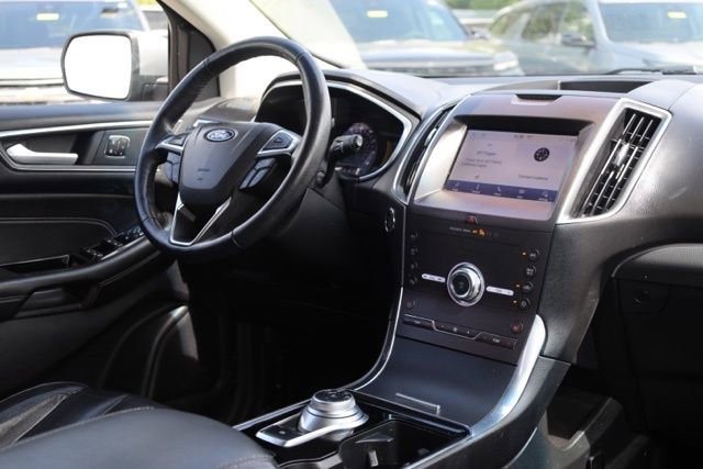 Used 2020 Ford Edge Titanium image 33