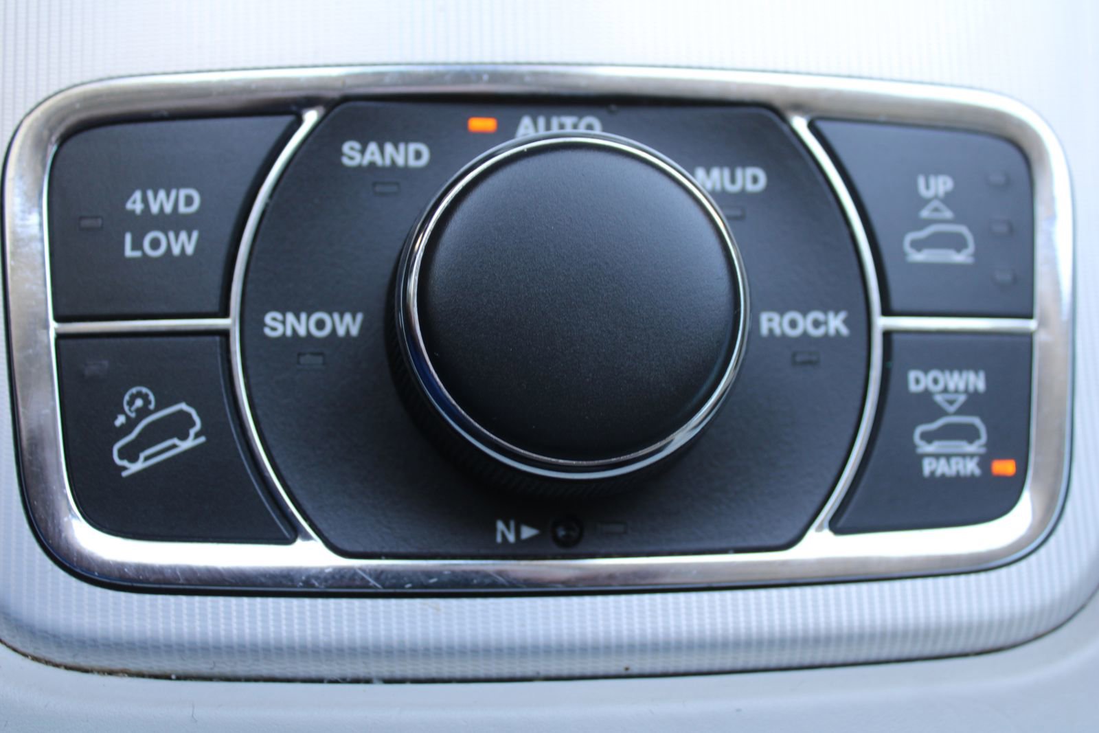 Used 2018 Jeep Grand Cherokee Summit AWD/4WD image 38