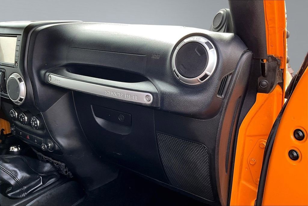 Used 2012 Jeep Wrangler Unlimited Rubicon w/ Dual Top Group image 17