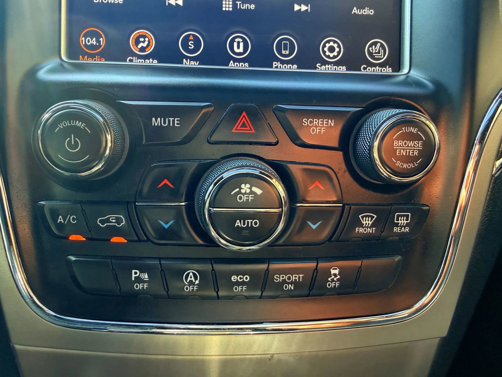 Used 2018 Jeep Grand Cherokee Limited w/ Luxury Group II image 32