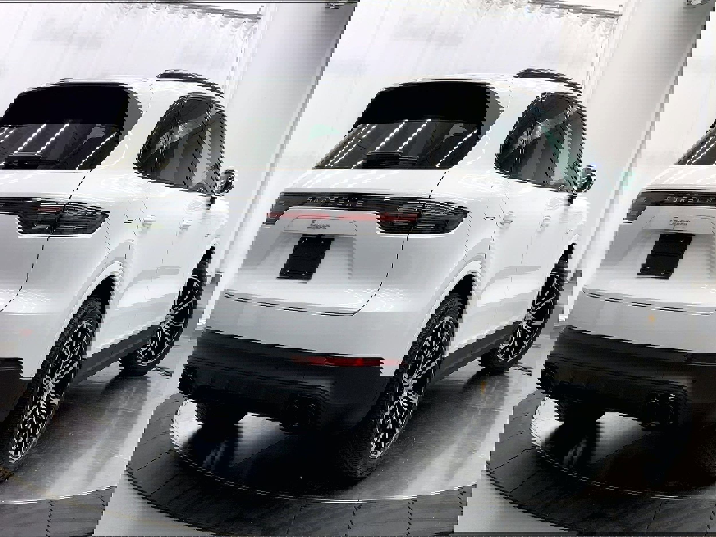 Used 2022 Porsche Cayenne E-Hybrid image 7