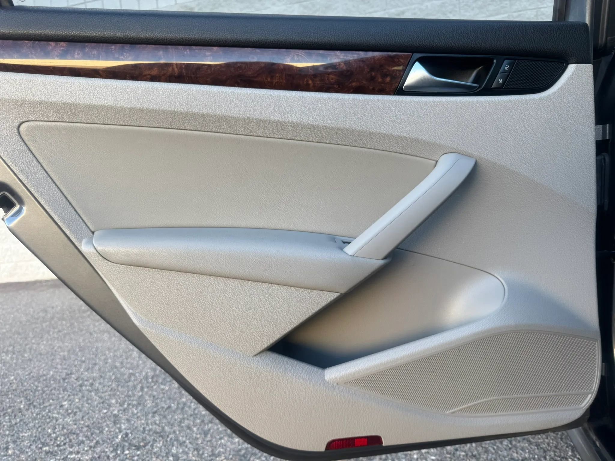 Used 2013 Volkswagen Passat TDI SEL Premium image 17