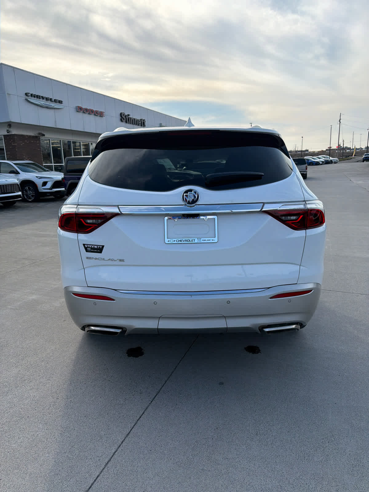 Used 2023 Buick Enclave Essence w/ Sound and Sites Package image 7