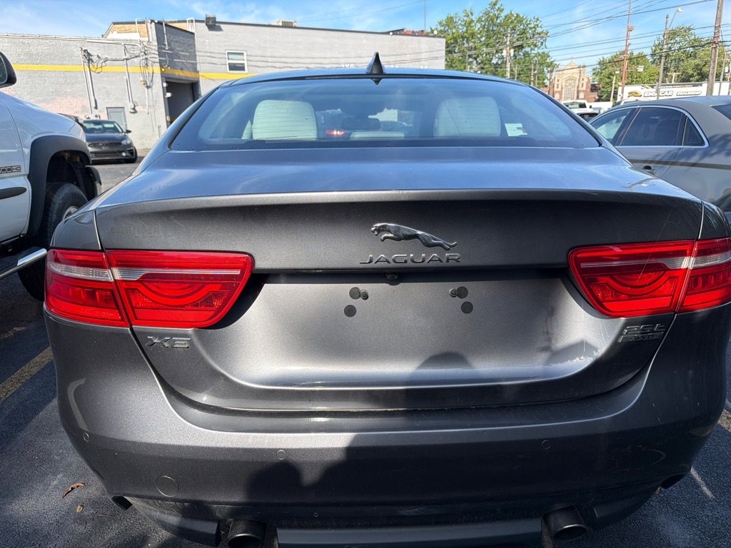 Used 2018 Jaguar XE Premium AWD/4WD image 3