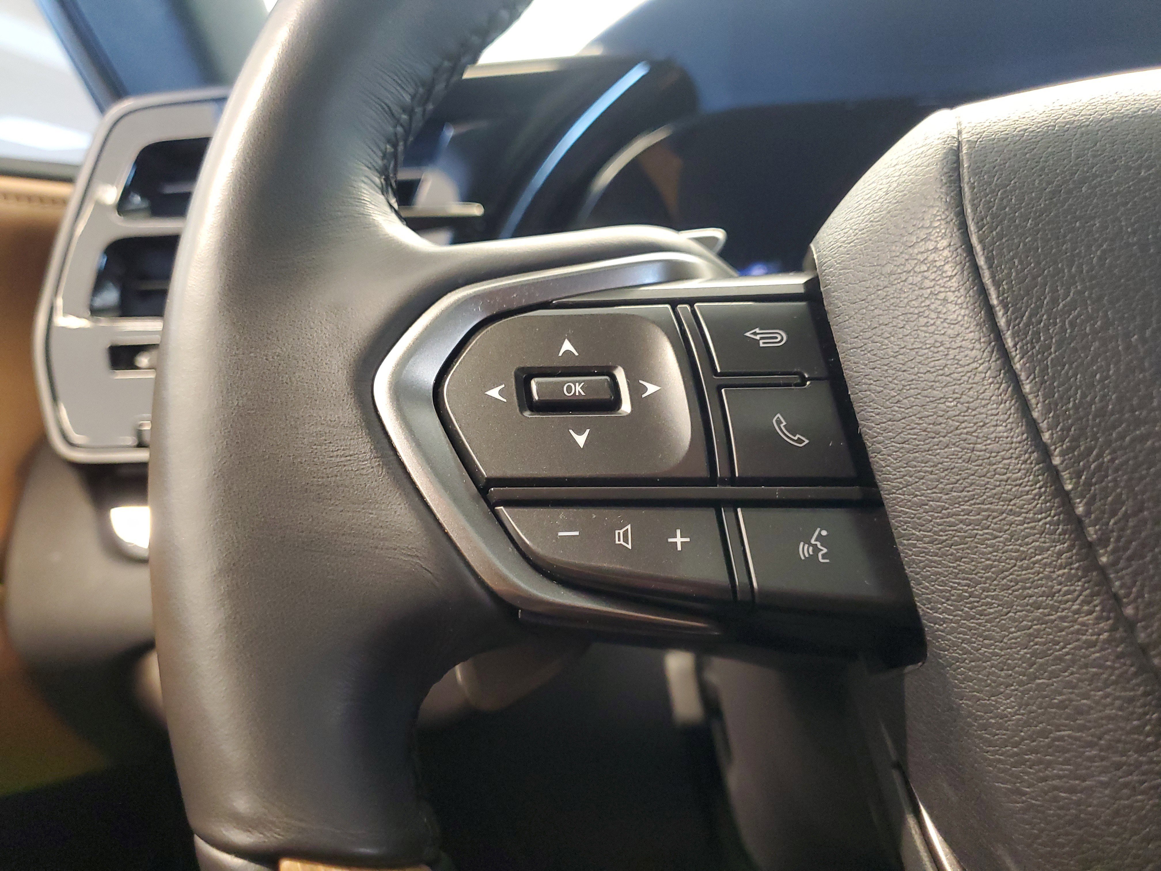 Used 2024 Lexus RX 350 Premium w/ Accessory Package (Z1) FWD image 27
