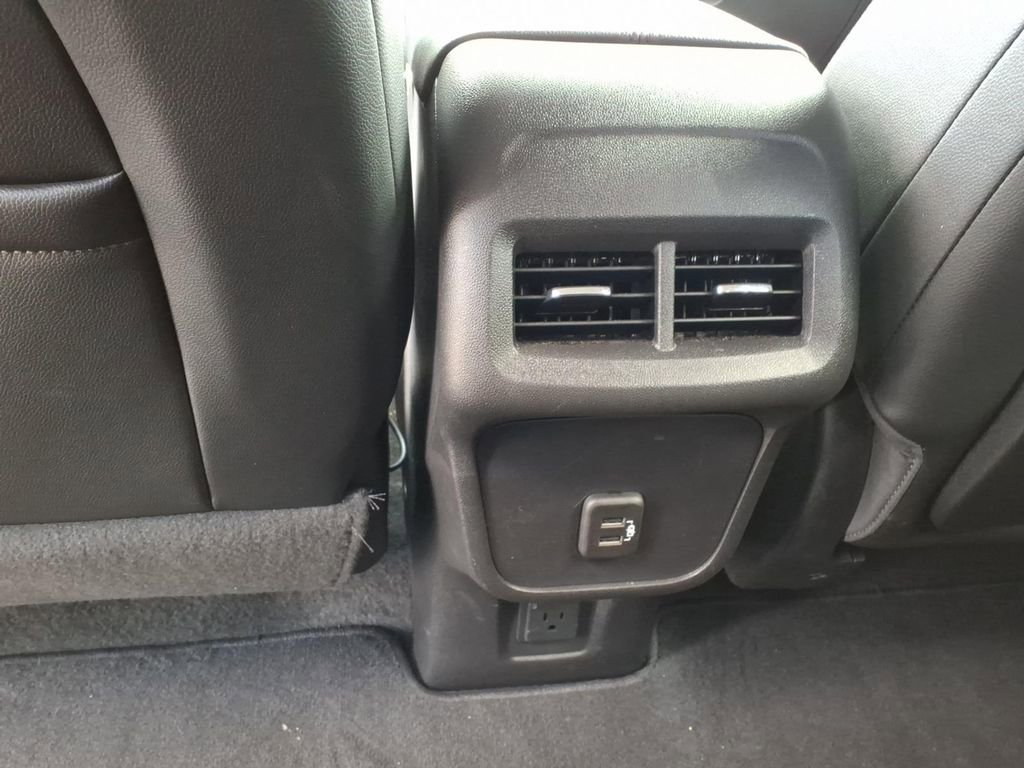 Certified 2024 GMC Terrain SLT image 27