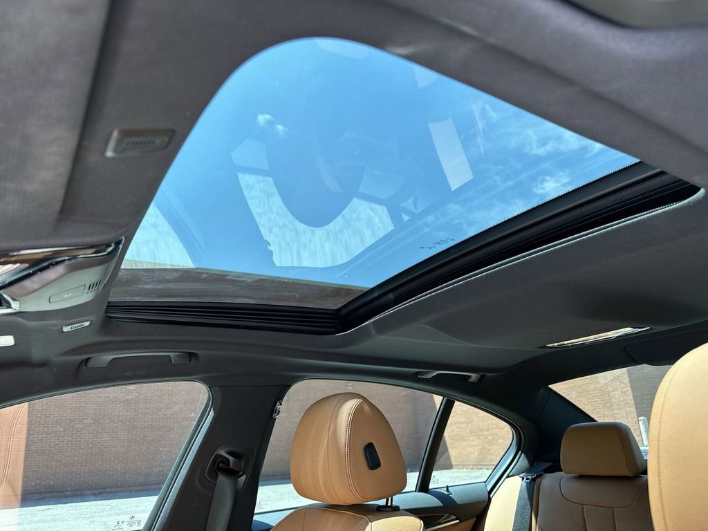 Used 2022 BMW 540i xDrive w/ M Sport Package image 47