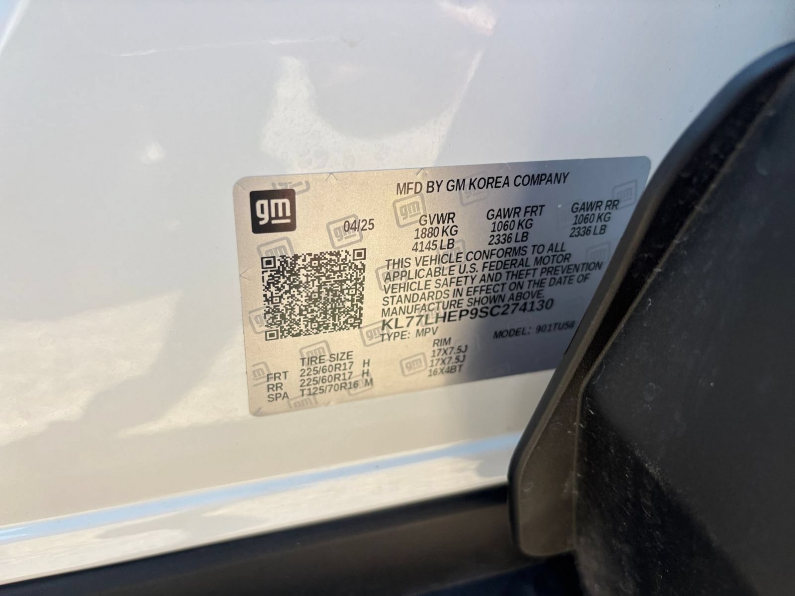 Used 2025 Chevrolet Trax LT FWD image 23