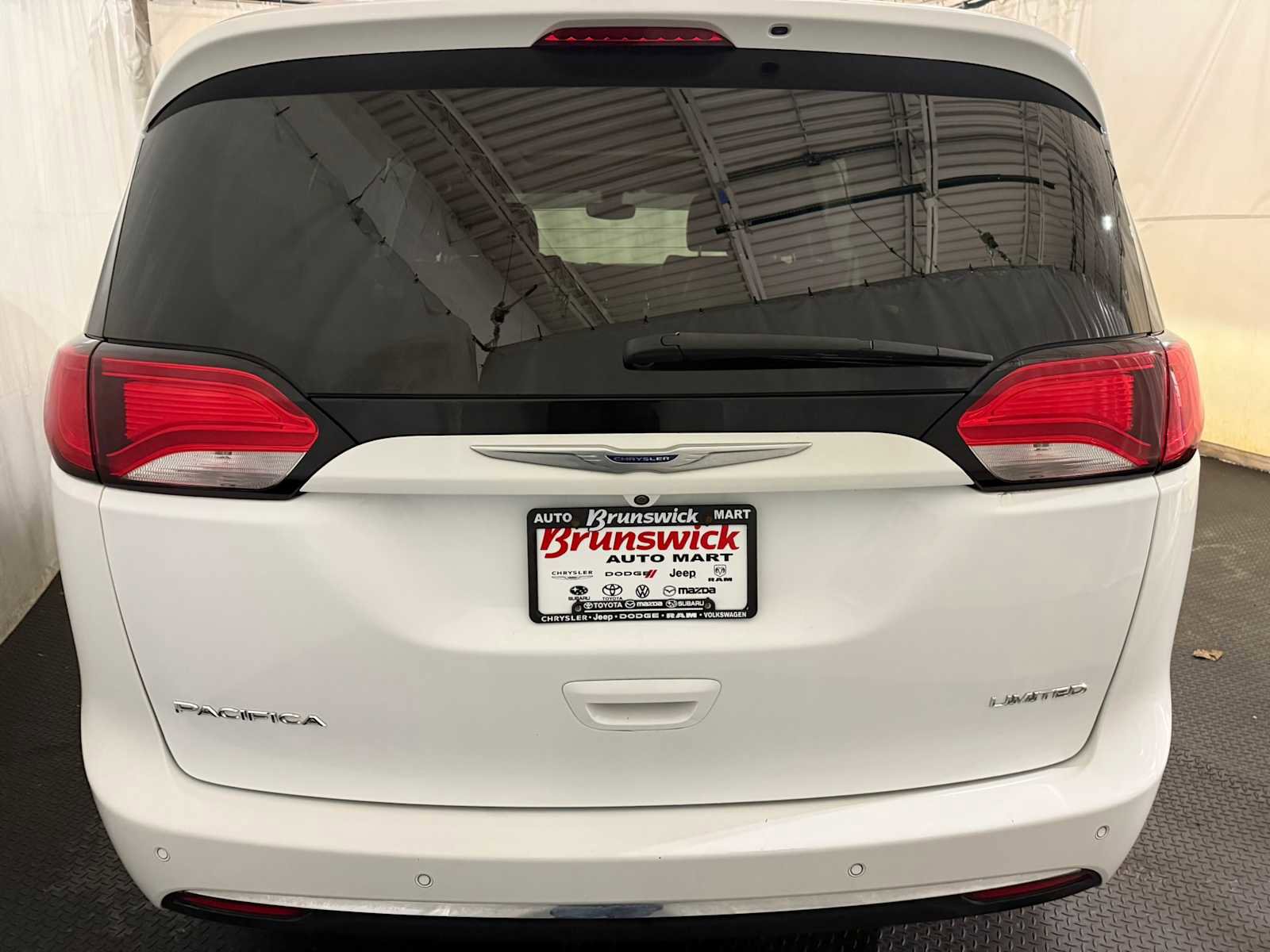 Used 2019 Chrysler Pacifica Limited image 16