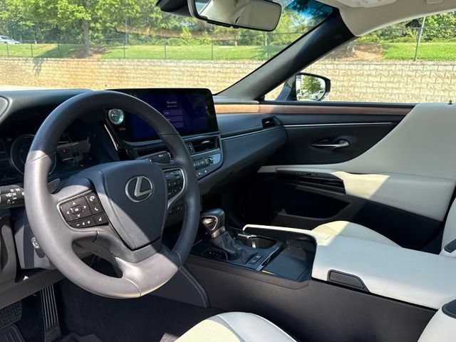 Used 2025 Lexus ES 300h w/ Premium Package FWD image 4