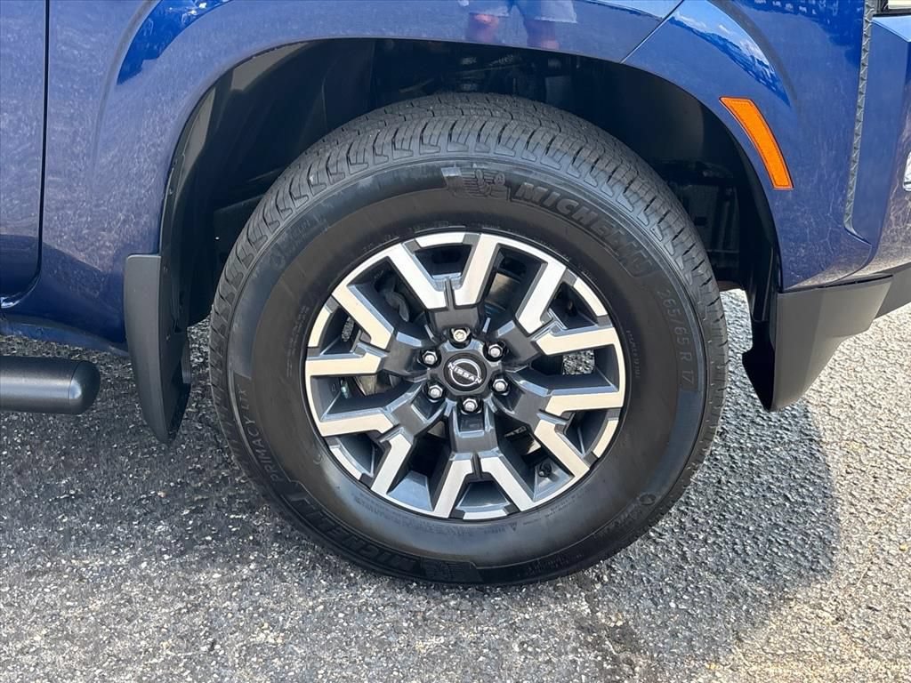 Used 2022 Nissan Frontier SV AWD/4WD image 10