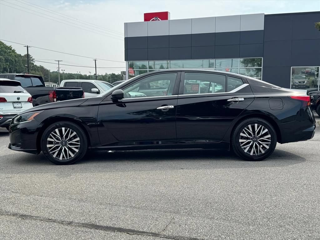 Certified 2024 Nissan Altima 2.5 SV FWD image 6